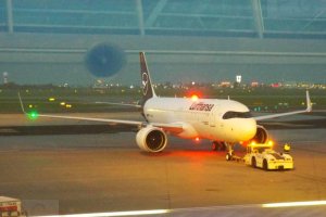 lufthansa-a320neo-red-stroboscope-light.JPG