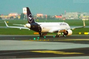 warszawa-chopin-nowy-airbus-lufthansa-10-2020.JPG