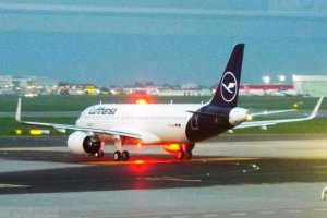 swiatlo-stroboskopowe-a320neo-lufthansa.JPG