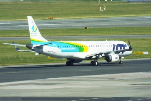 white-yellow-green-blue-jet-e195-splnf.JPG