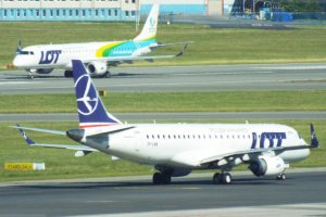 splnf-splma-chopin-airport-17-6-2021-embraer.JPG