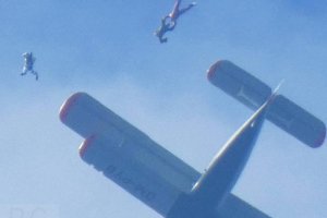 free-fall-krosno-parachuting-an2.JPG