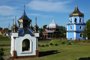 jaworow-two-orthodox-churches.JPG