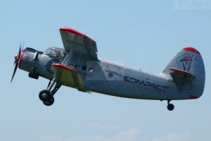 compact-skydive-flying-an-2-side.JPG