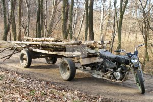 motor-wsk-furmanka-drewno.JPG