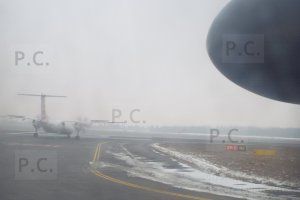 dhc 8 rear view black spinner