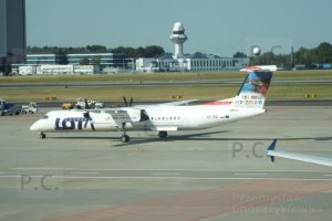 samolot DHC 8 Q400 fot. Przemysław Chorążykiewicz