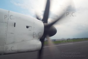 prop taxying dhc 8
