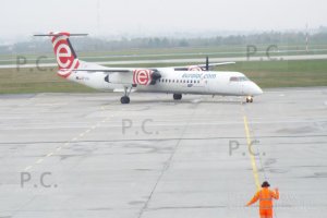 personel naziemny pomarańczowy kombinezon