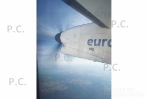 propeller whirl dash 8 bombardier take-off RZE WAW