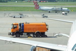 higherthanjumbojets.pl orange lorry airport