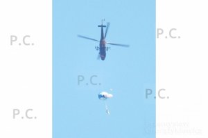 higherthanjumbojets.pl biały spadochron fotografia, lotnictwo, historia Przemyśla