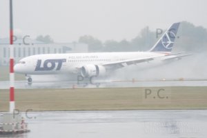 boeing 787 usa poland chopin airport