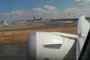 Lotnisko Tokio-Narita 11. 03. 2017 start B 787-8 SP-LRA do LO 80