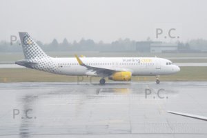 vueling warsaw airport higherthanjumbojets.pl ec-lzf